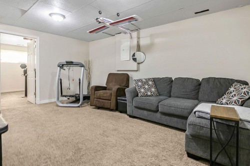 2004 4 Avenue Se, High River, AB - Indoor Photo Showing Living Room