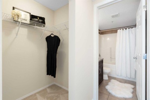 5209-69 Country Village Manor Ne, Calgary, AB - Indoor