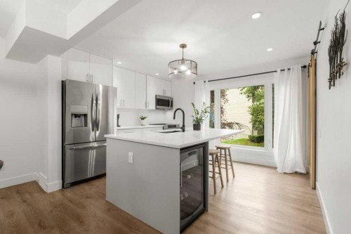 3909 Point Mckay Road Nw, Calgary, AB - Indoor Photo Showing Kitchen With Upgraded Kitchen