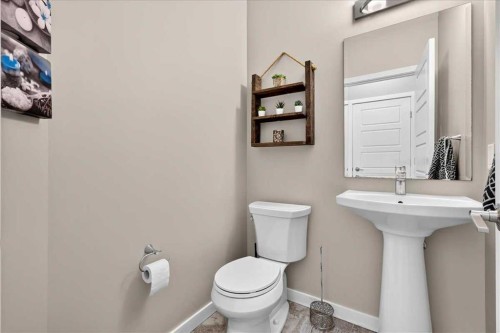 25 Masters Street Se, Calgary, AB - Indoor Photo Showing Bathroom