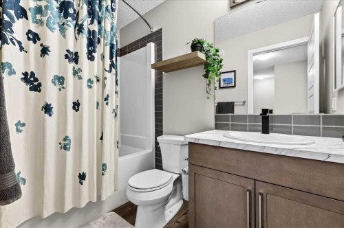 25 Masters Street Se, Calgary, AB - Indoor Photo Showing Bathroom