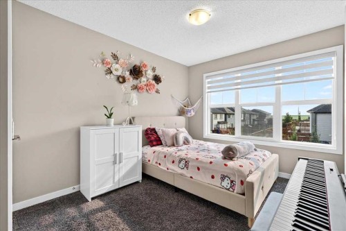 25 Masters Street Se, Calgary, AB - Indoor Photo Showing Bedroom