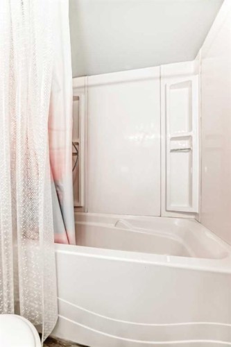 32-1703 11 Avenue Sw, Calgary, AB - Indoor Photo Showing Bathroom