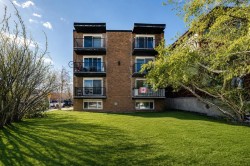 32-1703 11 Avenue SW Calgary, AB T3C 0N5
