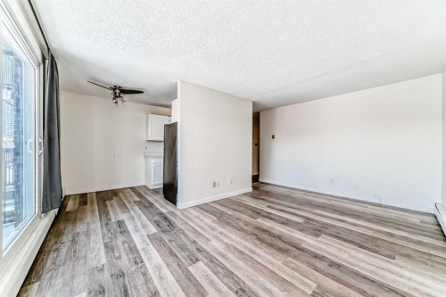 32-1703 11 Avenue Sw, Calgary, AB - Indoor Photo Showing Other Room