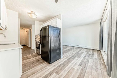 32-1703 11 Avenue Sw, Calgary, AB - Indoor