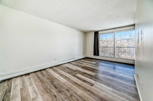 32-1703 11 Avenue Sw, Calgary, AB - Indoor Photo Showing Other Room