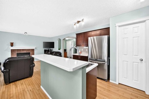 960 Copperfield Boulevard Se, Calgary, AB - Indoor Photo Showing Kitchen