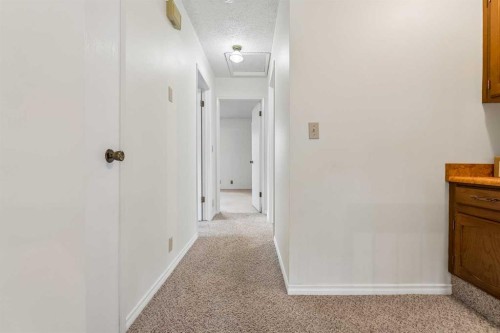 1491 Berkley Drive Nw, Calgary, AB - Indoor Photo Showing Other Room