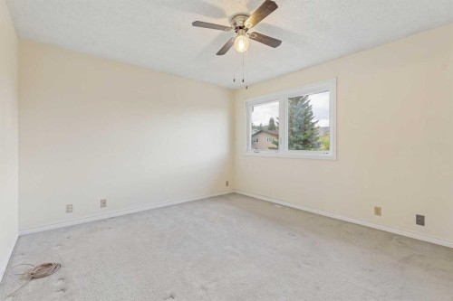 1491 Berkley Drive Nw, Calgary, AB - Indoor Photo Showing Other Room
