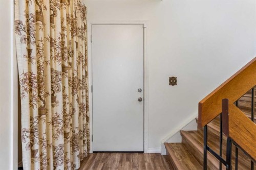 1491 Berkley Drive Nw, Calgary, AB - Indoor Photo Showing Other Room