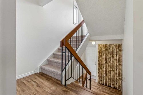 1491 Berkley Drive Nw, Calgary, AB - Indoor Photo Showing Other Room
