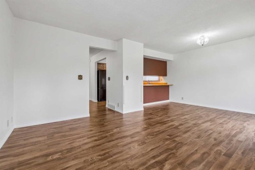 1491 Berkley Drive Nw, Calgary, AB - Indoor Photo Showing Other Room