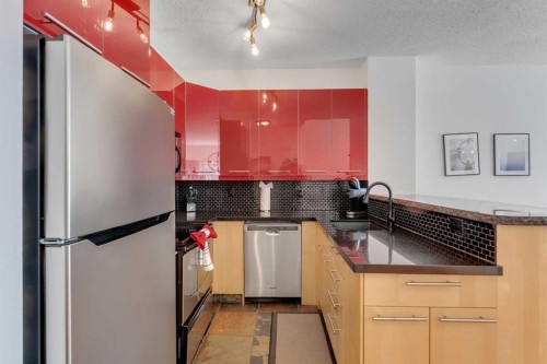 1707 23 Avenue Sw, Calgary, AB - Indoor Photo Showing Kitchen