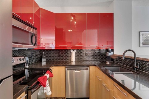 1707 23 Avenue Sw, Calgary, AB - Indoor Photo Showing Kitchen With Double Sink With Upgraded Kitchen