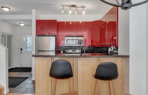 1707 23 Avenue Sw, Calgary, AB - Indoor Photo Showing Kitchen