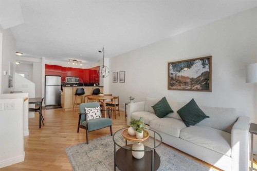 1707 23 Avenue Sw, Calgary, AB - Indoor Photo Showing Living Room