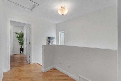 1707 23 Avenue Sw, Calgary, AB - Indoor Photo Showing Other Room