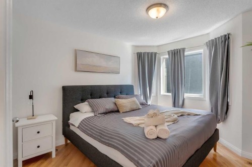 1707 23 Avenue Sw, Calgary, AB - Indoor Photo Showing Bedroom