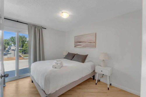 1707 23 Avenue Sw, Calgary, AB - Indoor Photo Showing Bedroom
