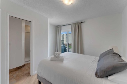 1707 23 Avenue Sw, Calgary, AB - Indoor Photo Showing Bedroom