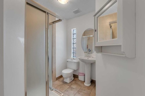 1707 23 Avenue Sw, Calgary, AB - Indoor Photo Showing Bathroom