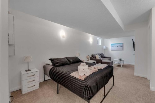 1707 23 Avenue Sw, Calgary, AB - Indoor Photo Showing Bedroom