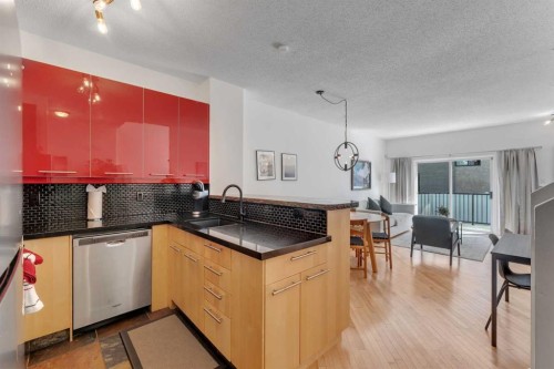 1707 23 Avenue Sw, Calgary, AB - Indoor Photo Showing Kitchen