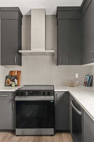  - Indoor Photo Showing Kitchen With Upgraded Kitchen