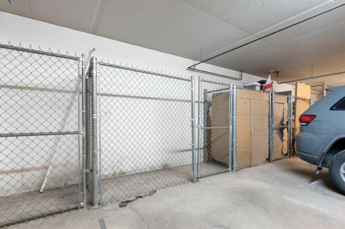 103-1606 4 Street Nw, Calgary, AB - Indoor Photo Showing Garage
