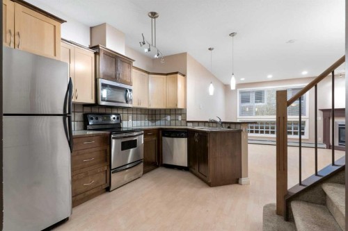 103-1606 4 Street Nw, Calgary, AB - Indoor Photo Showing Kitchen