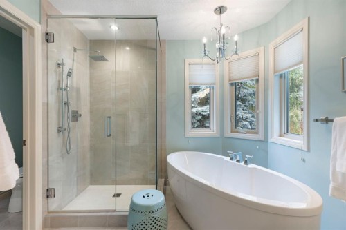 311 Woodhaven Bay Sw, Calgary, AB - Indoor Photo Showing Bathroom