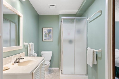 311 Woodhaven Bay Sw, Calgary, AB - Indoor Photo Showing Bathroom