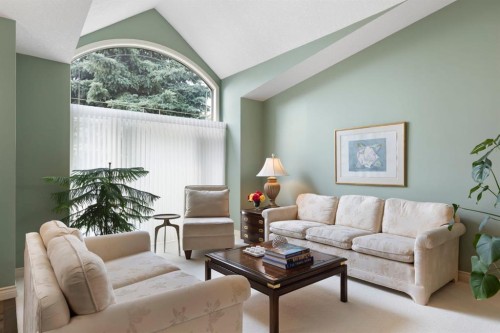311 Woodhaven Bay Sw, Calgary, AB - Indoor Photo Showing Living Room