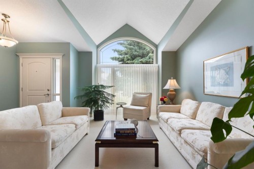 311 Woodhaven Bay Sw, Calgary, AB - Indoor Photo Showing Living Room