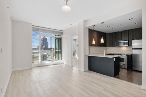 1102-788 12 Avenue Sw, Calgary, AB - Indoor Photo Showing Kitchen With Stainless Steel Kitchen With Upgraded Kitchen