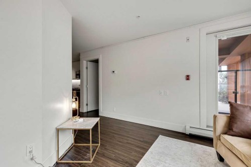 128-510 Edmonton Trail Ne, Calgary, AB - Indoor Photo Showing Other Room