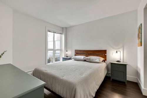 128-510 Edmonton Trail Ne, Calgary, AB - Indoor Photo Showing Bedroom