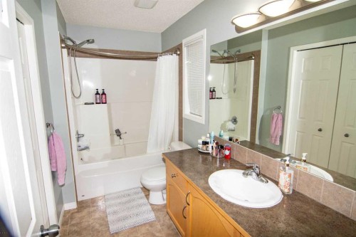 754 Luxstone Gate Sw, Airdrie, AB - Indoor Photo Showing Bathroom