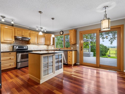 76 Deermoss Crescent Se, Calgary, AB - Indoor Photo Showing Kitchen