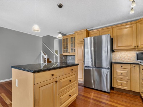 76 Deermoss Crescent Se, Calgary, AB - Indoor Photo Showing Kitchen