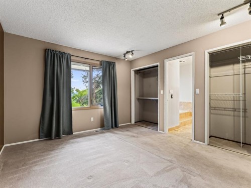 76 Deermoss Crescent Se, Calgary, AB - Indoor Photo Showing Other Room