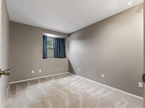 76 Deermoss Crescent Se, Calgary, AB - Indoor Photo Showing Other Room