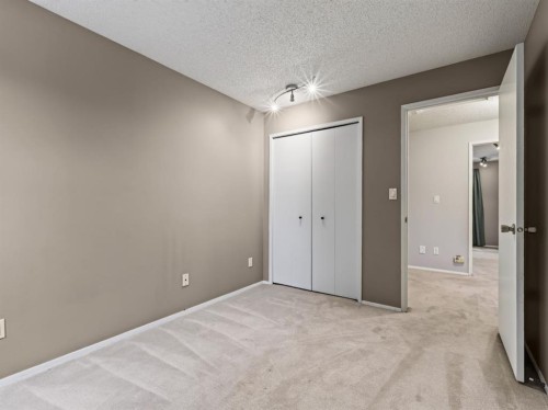 76 Deermoss Crescent Se, Calgary, AB - Indoor Photo Showing Other Room