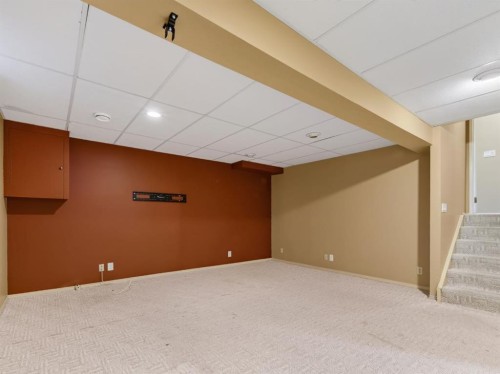 76 Deermoss Crescent Se, Calgary, AB - Indoor