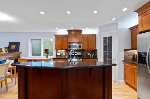 2323 5 Avenue Nw, Calgary, AB - Indoor Photo Showing Kitchen