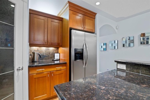 2323 5 Avenue Nw, Calgary, AB - Indoor Photo Showing Kitchen