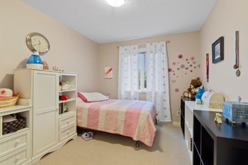 2323 5 Avenue Nw, Calgary, AB - Indoor Photo Showing Bedroom