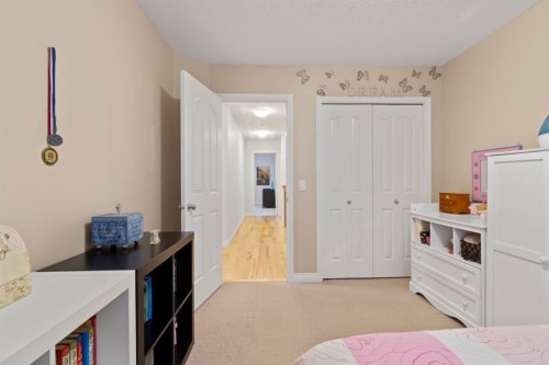 2323 5 Avenue Nw, Calgary, AB - Indoor Photo Showing Bedroom