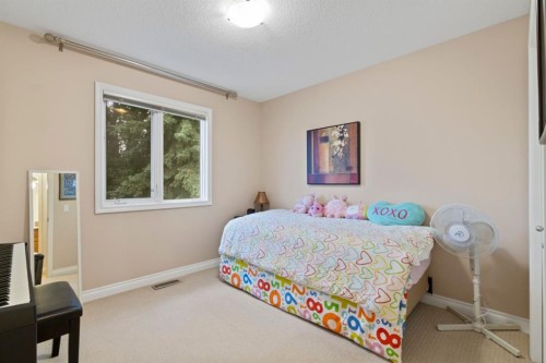 2323 5 Avenue Nw, Calgary, AB - Indoor Photo Showing Bedroom
